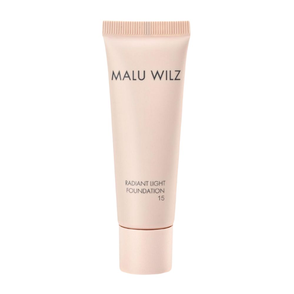 Malu Wilz Radiant Light Foundation professional long-lasting dewy foundation with blue light protection and natural ingredients