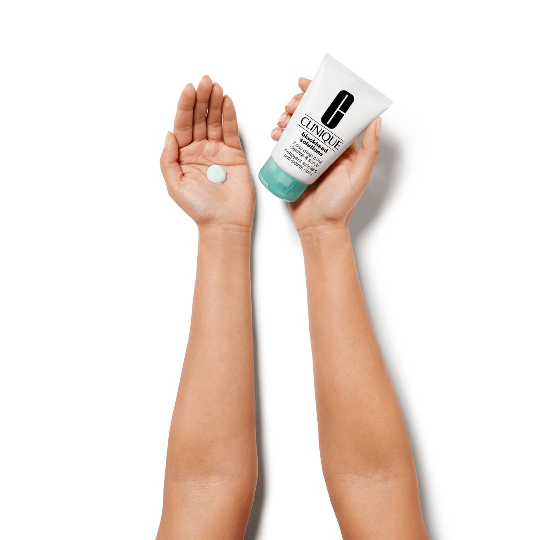 Clinique Blackhead Solutions 7-Day Deep Pore Cleanse & Scrub - טיפול 3 ב-1 לנקבוביות