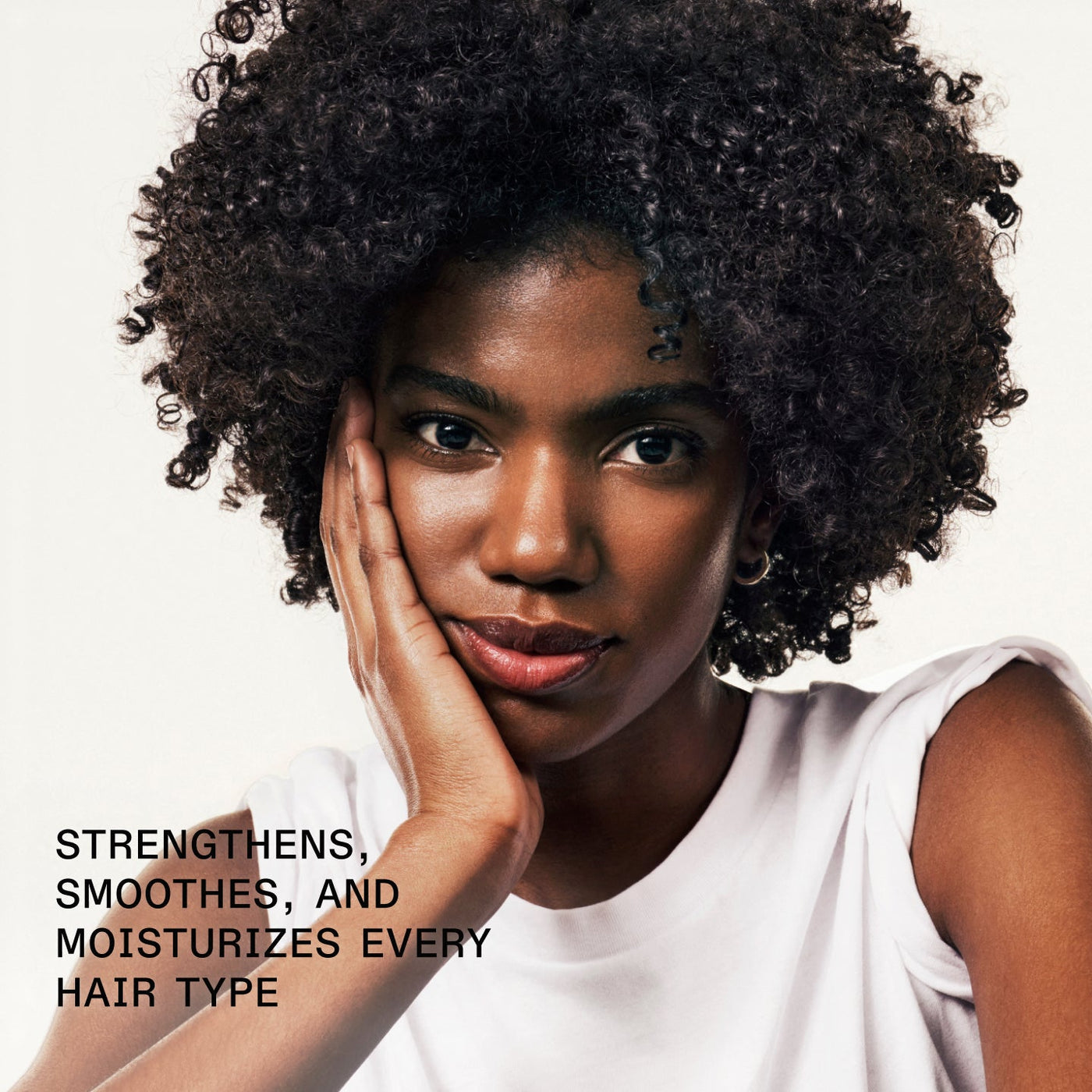 OLAPLEX Nº.5 | אולפלקס מספר 5 מרכך משקם ומקבע קשרים מולקולריים מרוכז במיוחד להתרת קשרים, רכות וברק (250 מ"ל)