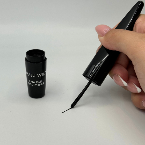 Malu Wilz Easy Roll Eyeliner innovative liquid eyeliner with roller wheel applicator for precise lines