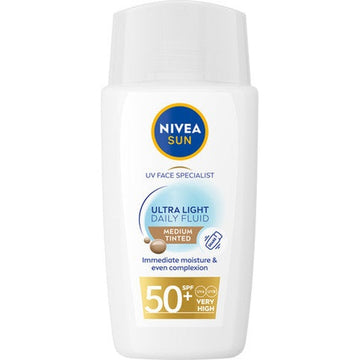 תחליב יום לפנים ניוואה סאן SPF50 קליל במיוחד במרקם Medium נוזלי ונספג במהירות להגנה יומיומית