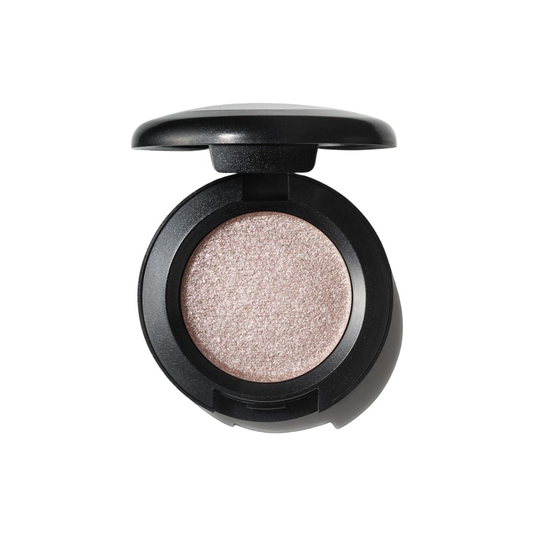 צללית עיניים M·A·C Dazzleshadow בגימור נצנצים תלת-ממדי ומרקם קרמי עשיר