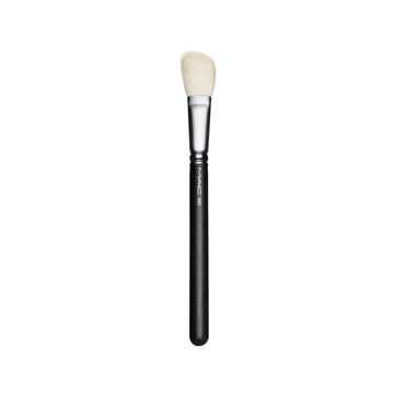 מברשת פנים מקצועית M·A·C Specialty Brush לפיסול, טשטוש והנחה מדויקת של מוצרי איפור