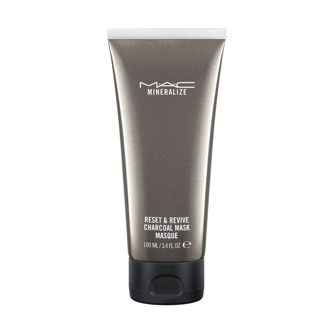 מסכת פחם M·A·C Mineralize Reset & Revive לניקוי עמוק של הנקבוביות וחידוש מראה העור