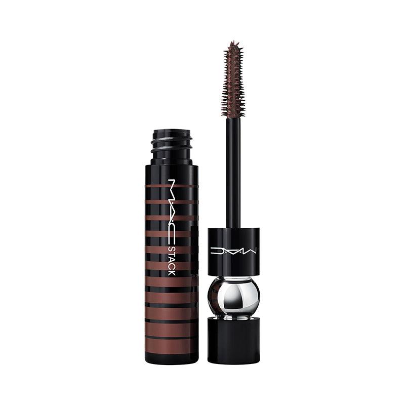 מסקרה M·A·C Stack Mascara Mega Brush בגוון חום לנפח אינסופי ומראה טבעי ומודגש