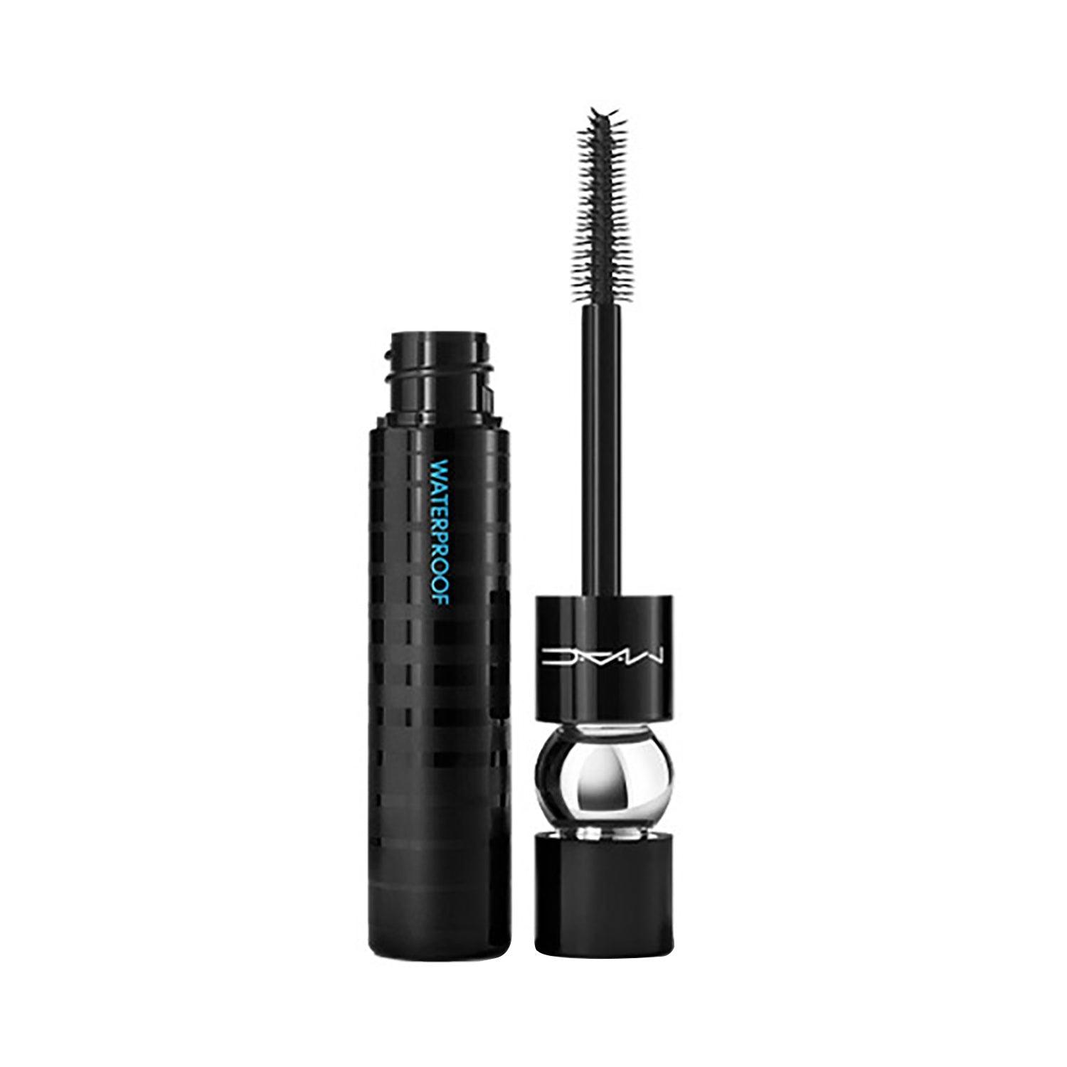 מסקרה M·A·C Macstack Waterproof עמידה במים לנפח עוצמתי ובנייה אינסופית בפיגמנט שחור