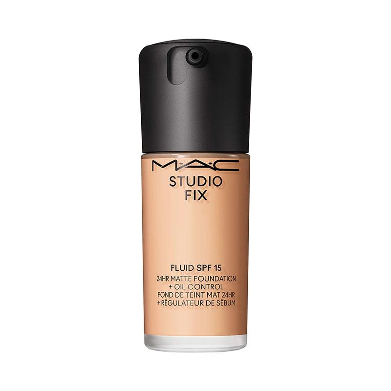 מייק-אפ עמיד M·A·C Studio Fix Fluid SPF 15 בגימור מאט רך ושליטה בברק לאורך 24 שעות