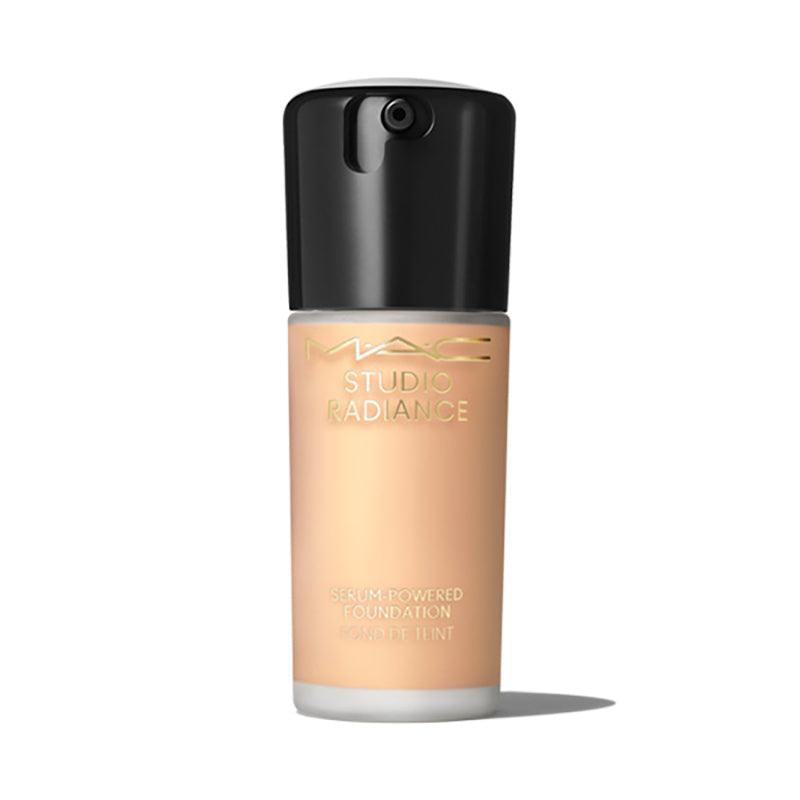 M·A·C Studio Radiance Serum-Powered Foundation - מייק-אפ סרום מהפכני עם 80% רכיבי טיפוח וזוהר מיידי