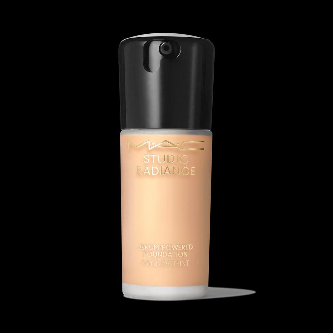M·A·C Studio Radiance Serum-Powered Foundation - מייק-אפ סרום מהפכני עם 80% רכיבי טיפוח וזוהר מיידי