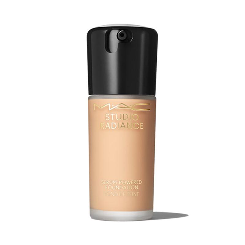 M·A·C Studio Radiance Serum-Powered Foundation - מייק-אפ סרום מהפכני עם 80% רכיבי טיפוח וזוהר מיידי