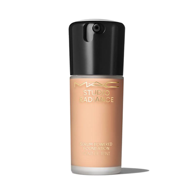 M·A·C Studio Radiance Serum-Powered Foundation - מייק-אפ סרום מהפכני עם 80% רכיבי טיפוח וזוהר מיידי