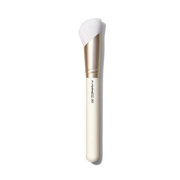 מברשת מקצועית M·A·C 001 Serum + Moisturizer Brush להנחת סרום ולחות בגימור יוקרתי