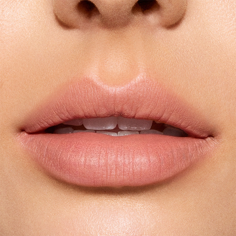 M·A·C Powder Kiss Lipstick - שפתון מאט רך במראה מטושטש ורומנטי