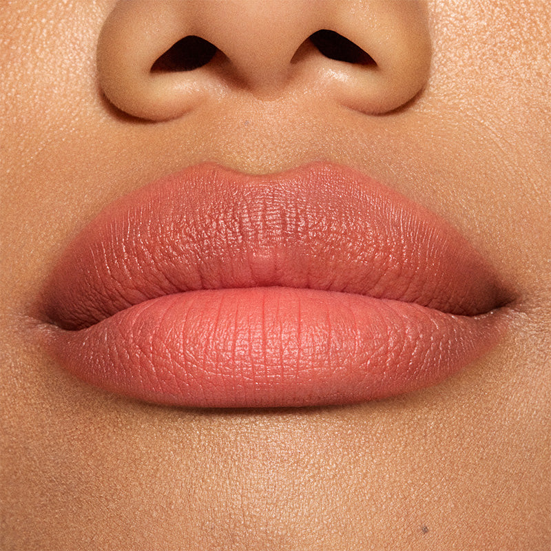 M·A·C Powder Kiss Lipstick - שפתון מאט רך במראה מטושטש ורומנטי
