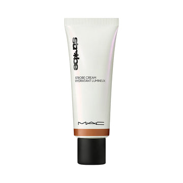 קרם לחות מאיר M·A·C Strobe Cream בגימור פנינתי להענקת זוהר מיידי והזנה לעור