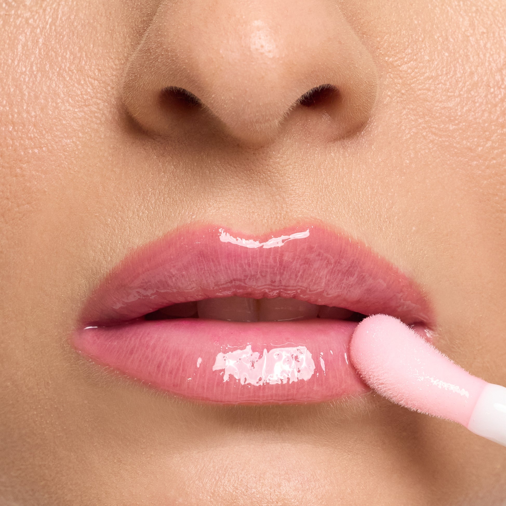 LIP OIL - שמן שפתיים מזין למראה מלא, זוהר ורווי בלחות | עדה לזורגן