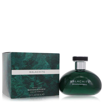 בקבוק בושם Malachite של Banana Republic בעיצוב זכוכית מעוגלת בצבע ירוק עמוק ויוקרתי, המקרין נשיות של אדמונית, מים ואלגום חם.