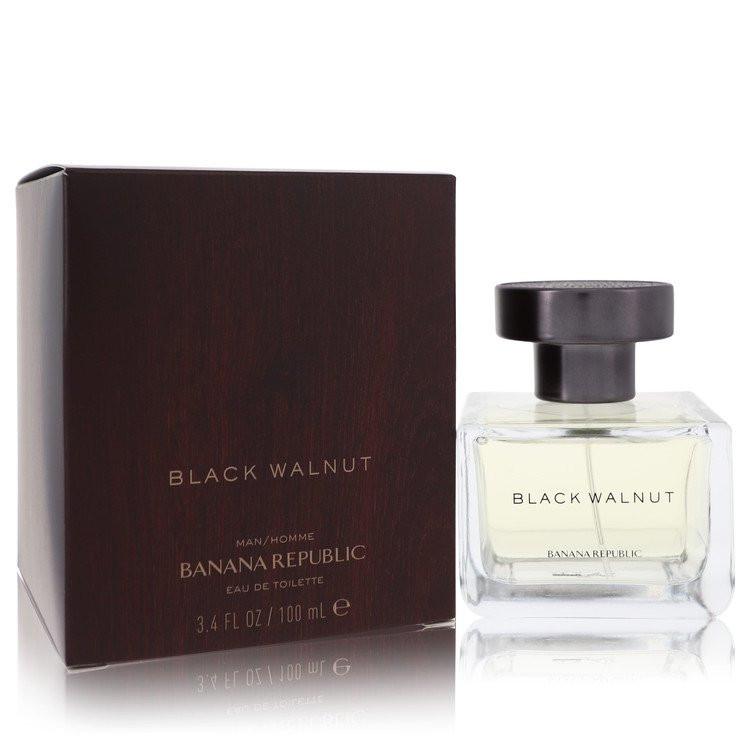 בקבוק בושם Black Walnut של Banana Republic בעיצוב זכוכית ריבועית ויוקרתית עם פקק כהה, המקרין גבריות של קוניאק, טבק ועץ ארז.