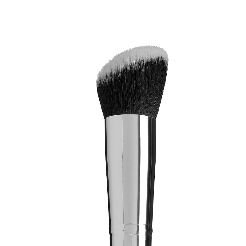 ANGLED FOUNDATION BRUSH - מברשת מייקאפ זוויתית להנחה מדויקת וגימור מושלם | עדה לזורגן