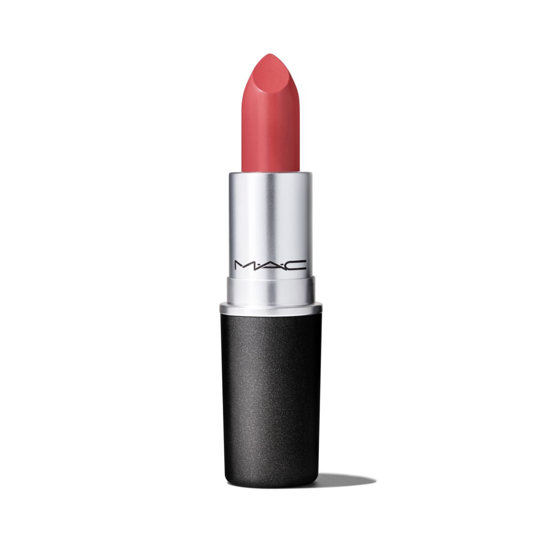 שפתון קרמי M·A·C Amplified Creme Lipstick בעל פיגמנט עז וכיסוי מלא למראה שפתיים חיוני