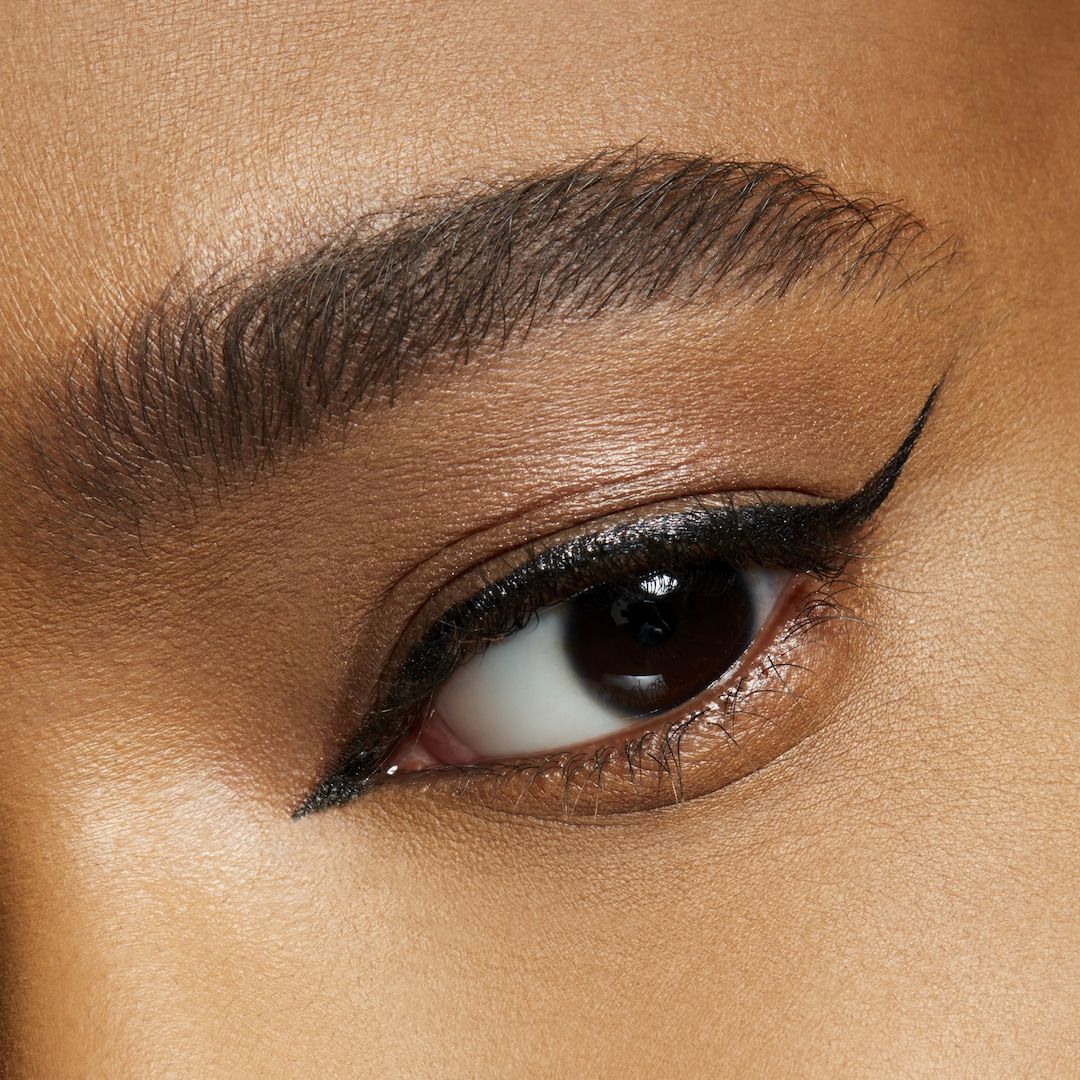 M·A·C Brushstroke 24-Hour Liner - אייליינר טוש עמיד ל-24 שעות