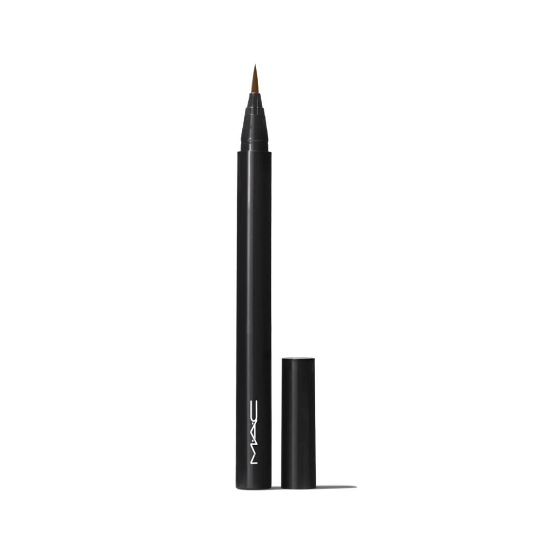 אייליינר טוש מקצועי M·A·C Brushstroke 24-Hour Liner עם קצה מברשת מדויק בגוון שחור עמוק