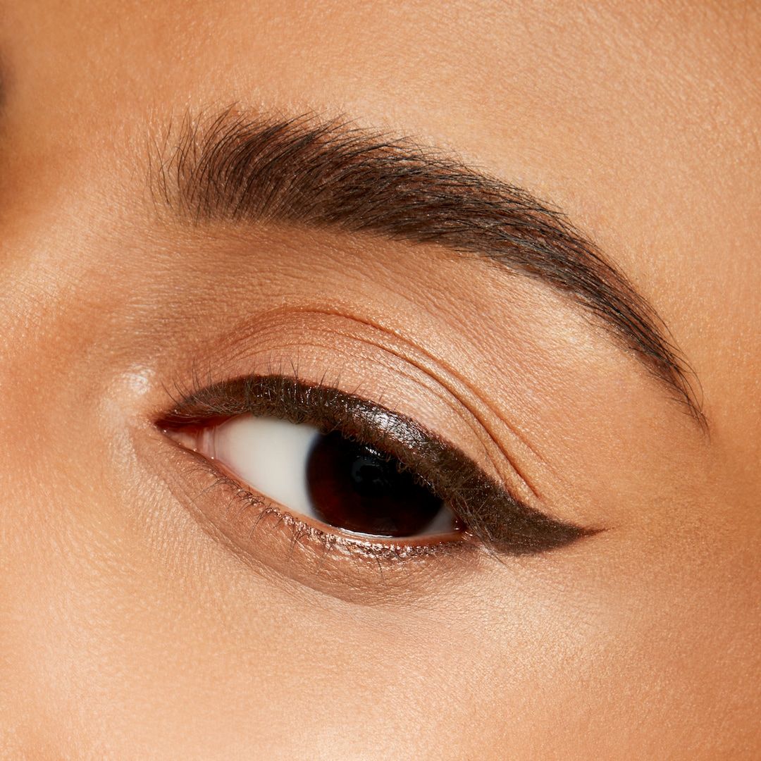 M·A·C Brushstroke 24-Hour Liner - אייליינר טוש עמיד ל-24 שעות