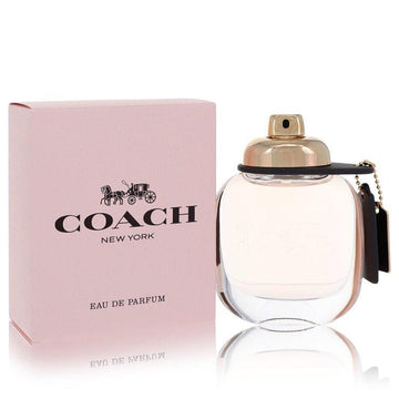 בושם יוקרתי ואצילי לאישה Coach Eau de Parfum בבקבוק איקוני עם לוחית זהב וניחוח פרחוני-עצי מתוחכם