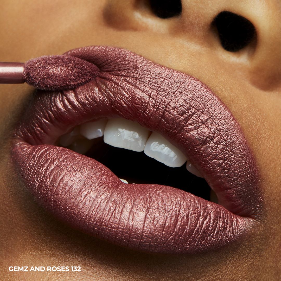 M·A·C Retro Matte Liquid Lipcolour Metallics - שפתון נוזלי עמיד בגימור מאט מטאלי