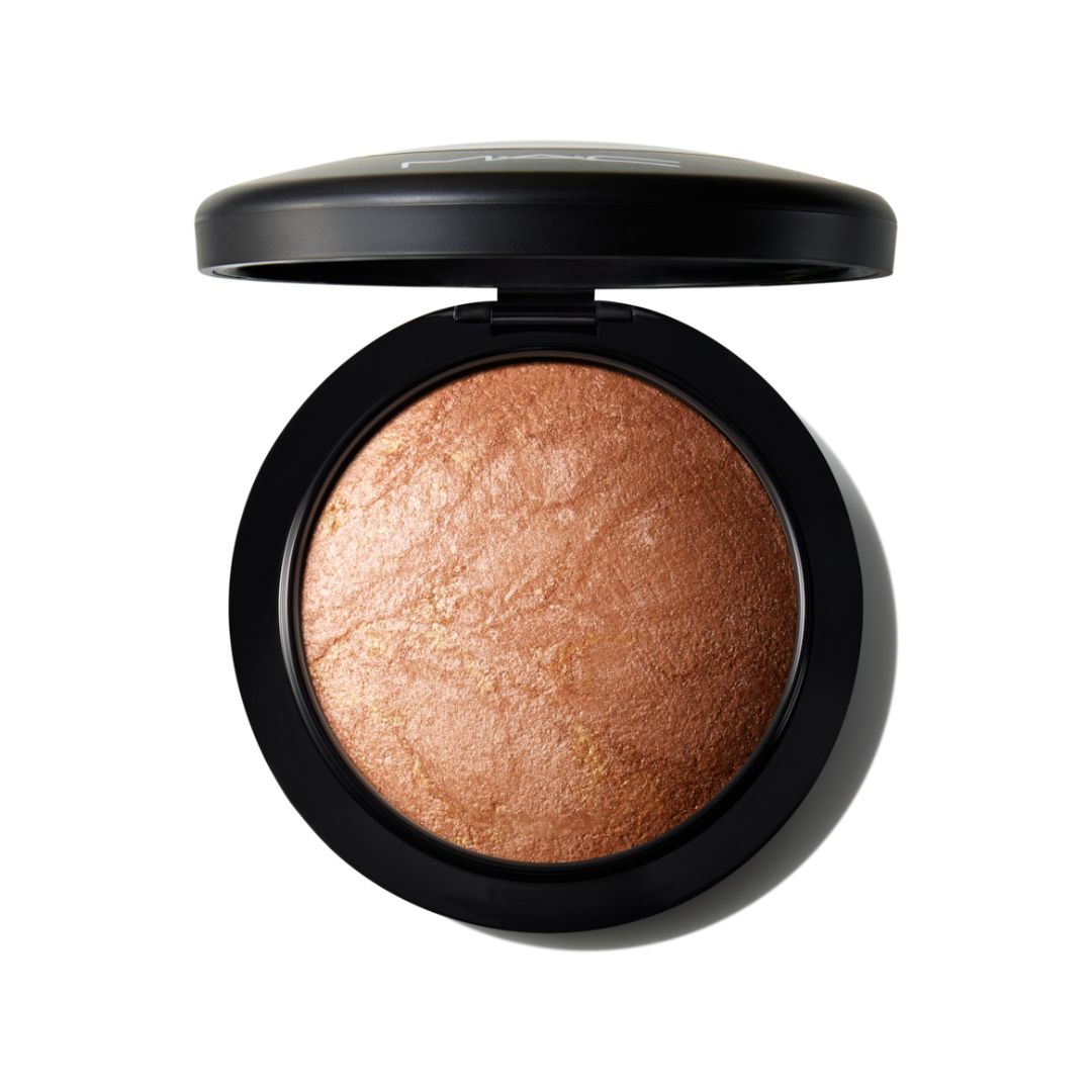 M·A·C Mineralize Skinfinish - פודרה אפויה להארה וגימור זוהר