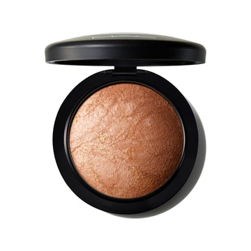 M·A·C Mineralize Skinfinish - פודרה אפויה להארה וגימור זוהר