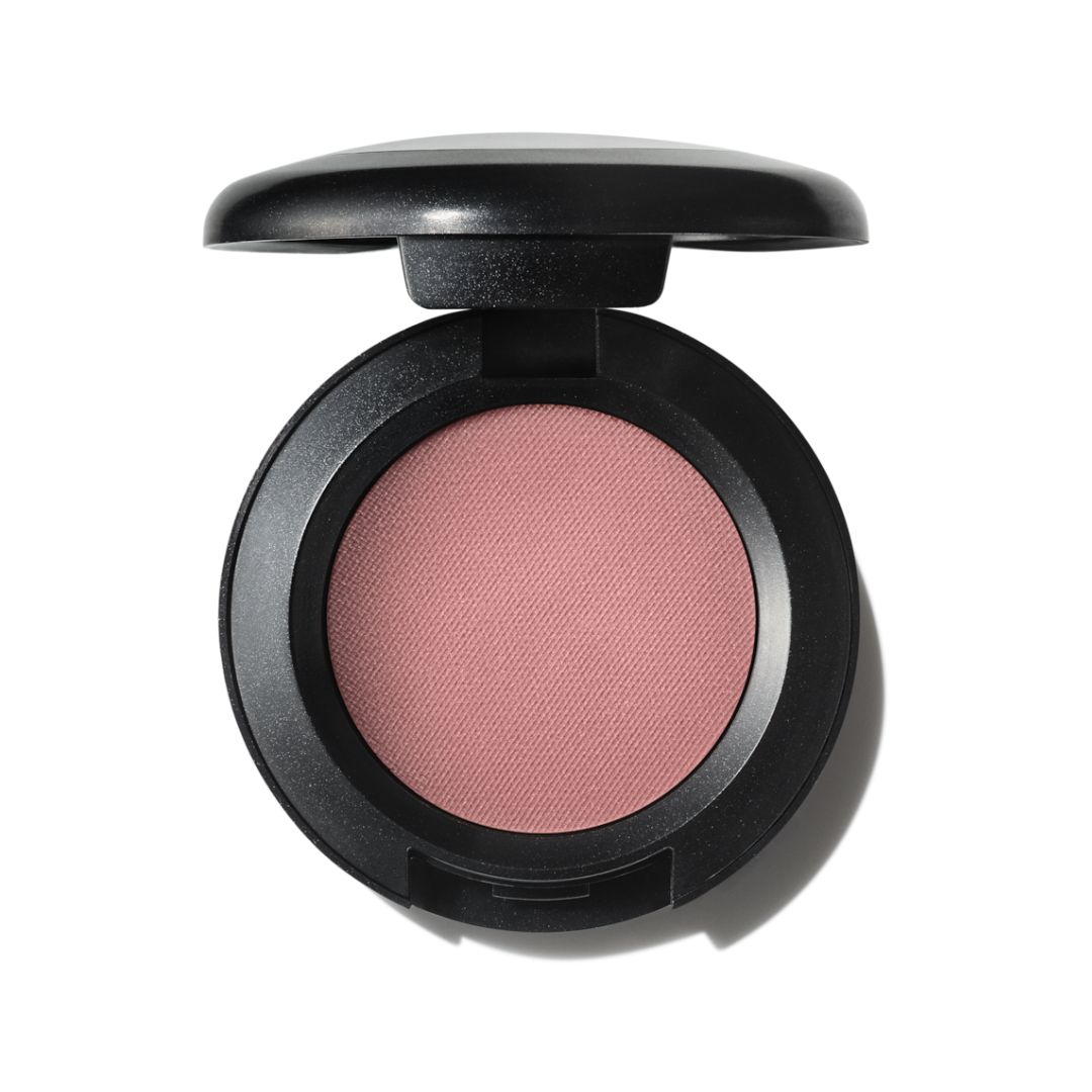 M·A·C Eye Shadow Satin - צללית עיניים בגימור סאטן קטיפתי ומואר