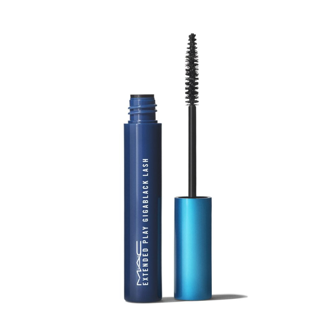 מסקרה M·A·C Extended Play Gigablack Lash להארכה והפרדה מדויקת בפיגמנט שחור עמוק