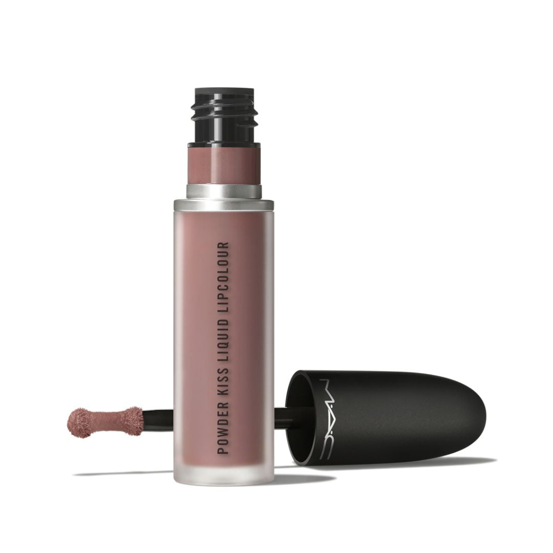 M·A·C Powder Kiss Liquid Lipcolour - שפתון נוזלי בגימור מאט מטושטש ועמידות ל-10 שעות
