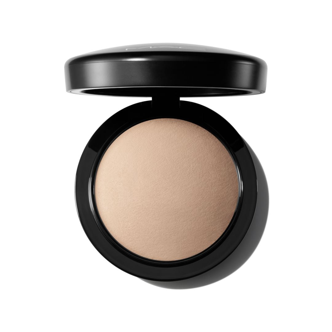פודרה מינרלית אפויה M·A·C Mineralize Skinfinish Natural לגימור טבעי ומראה עור מושלם