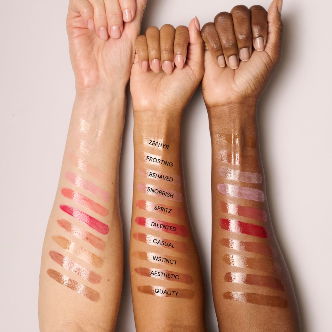M·A·C Lipglass Air - גלוס מבריק וקל משקל בפורמולה שאינה דביקה