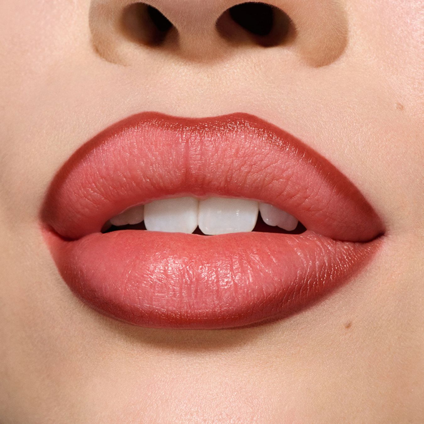 M·A·C Lip Glazer Shiny Lip Pencil - עיפרון שפתיים מבריק למראה עוצמתי וזוהר