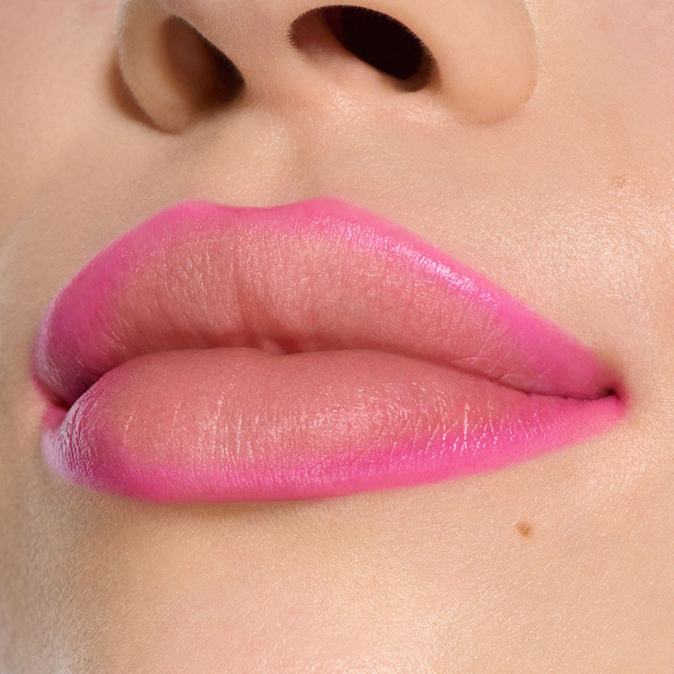 M·A·C Lip Glazer Shiny Lip Pencil - עיפרון שפתיים מבריק למראה עוצמתי וזוהר