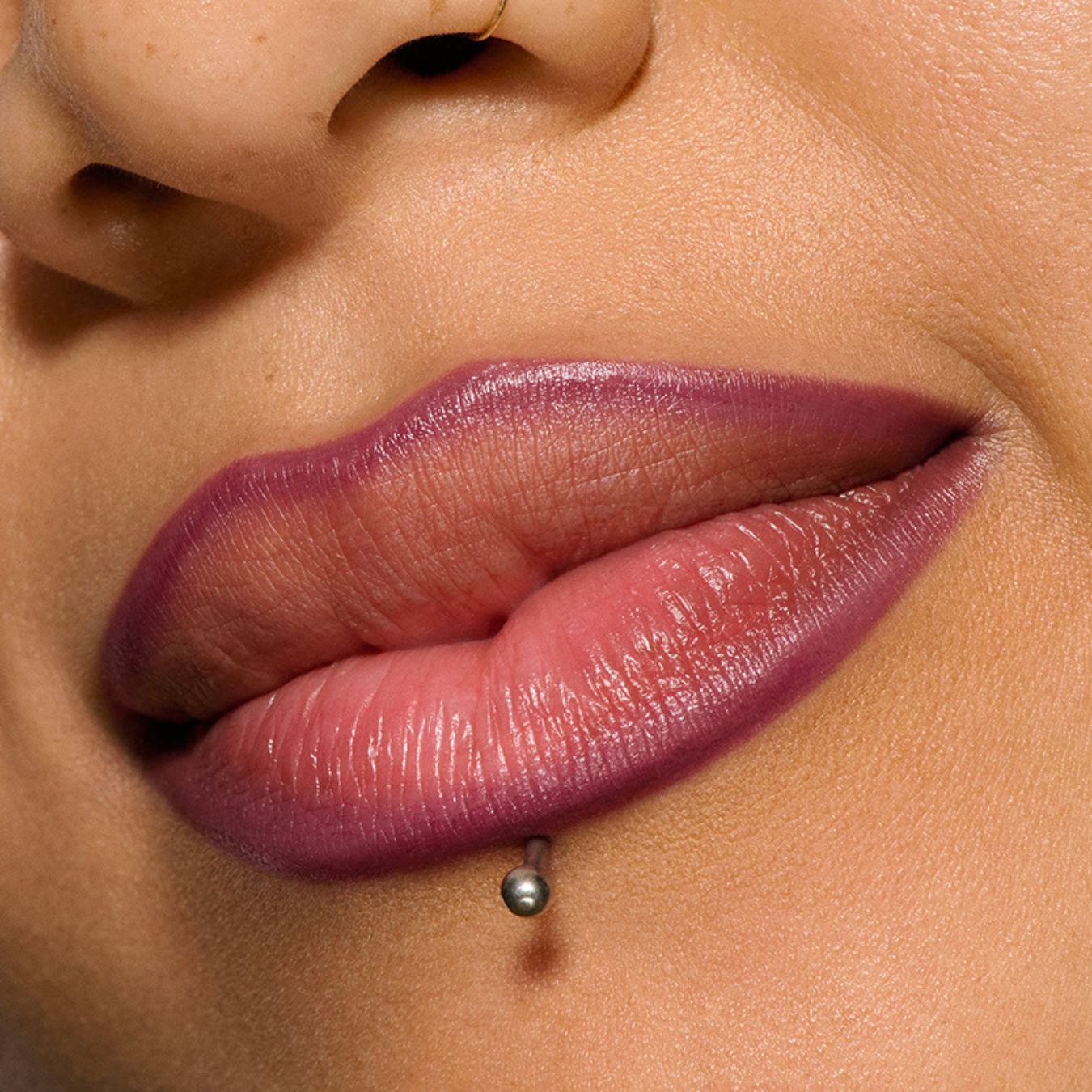 M·A·C Lip Glazer Shiny Lip Pencil - עיפרון שפתיים מבריק למראה עוצמתי וזוהר