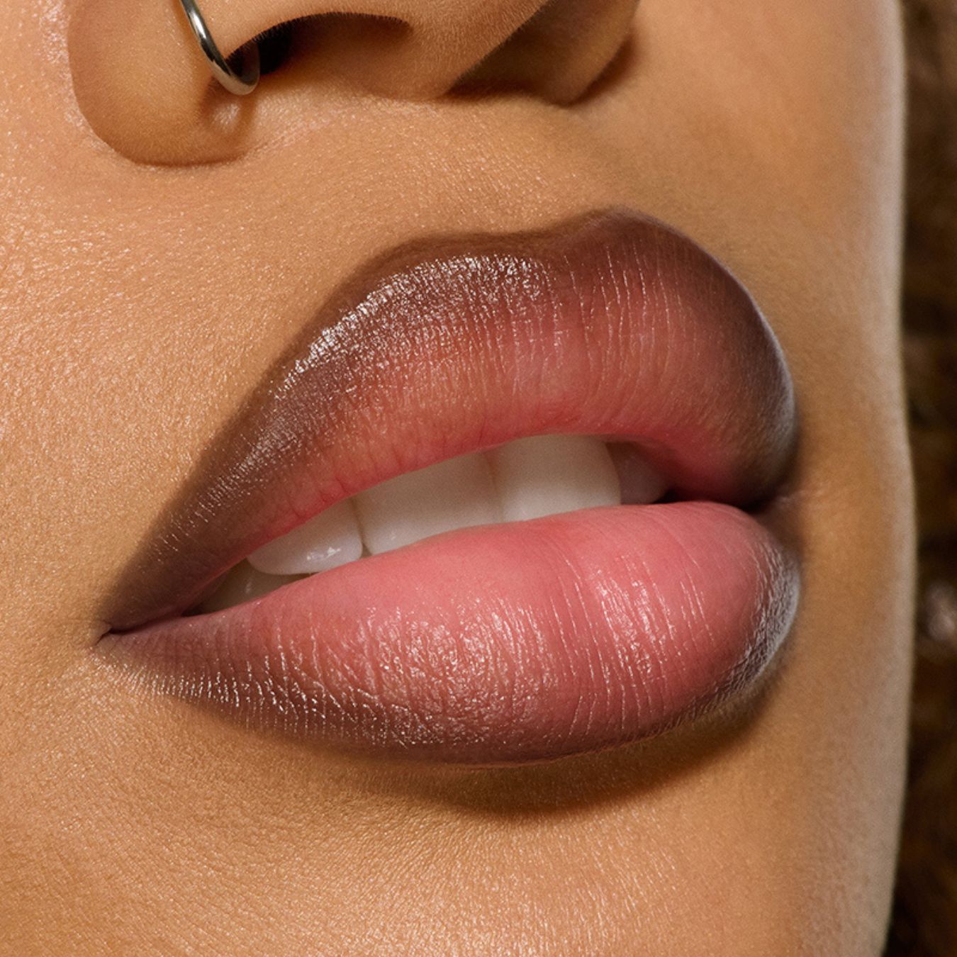 M·A·C Lip Glazer Shiny Lip Pencil - עיפרון שפתיים מבריק למראה עוצמתי וזוהר