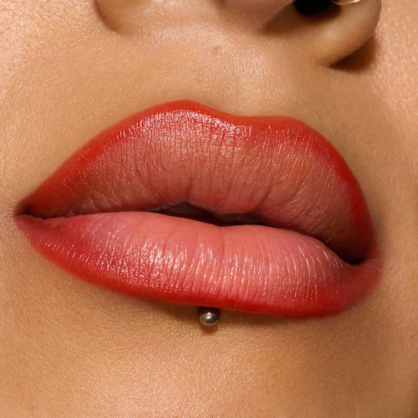 M·A·C Lip Glazer Shiny Lip Pencil - עיפרון שפתיים מבריק למראה עוצמתי וזוהר