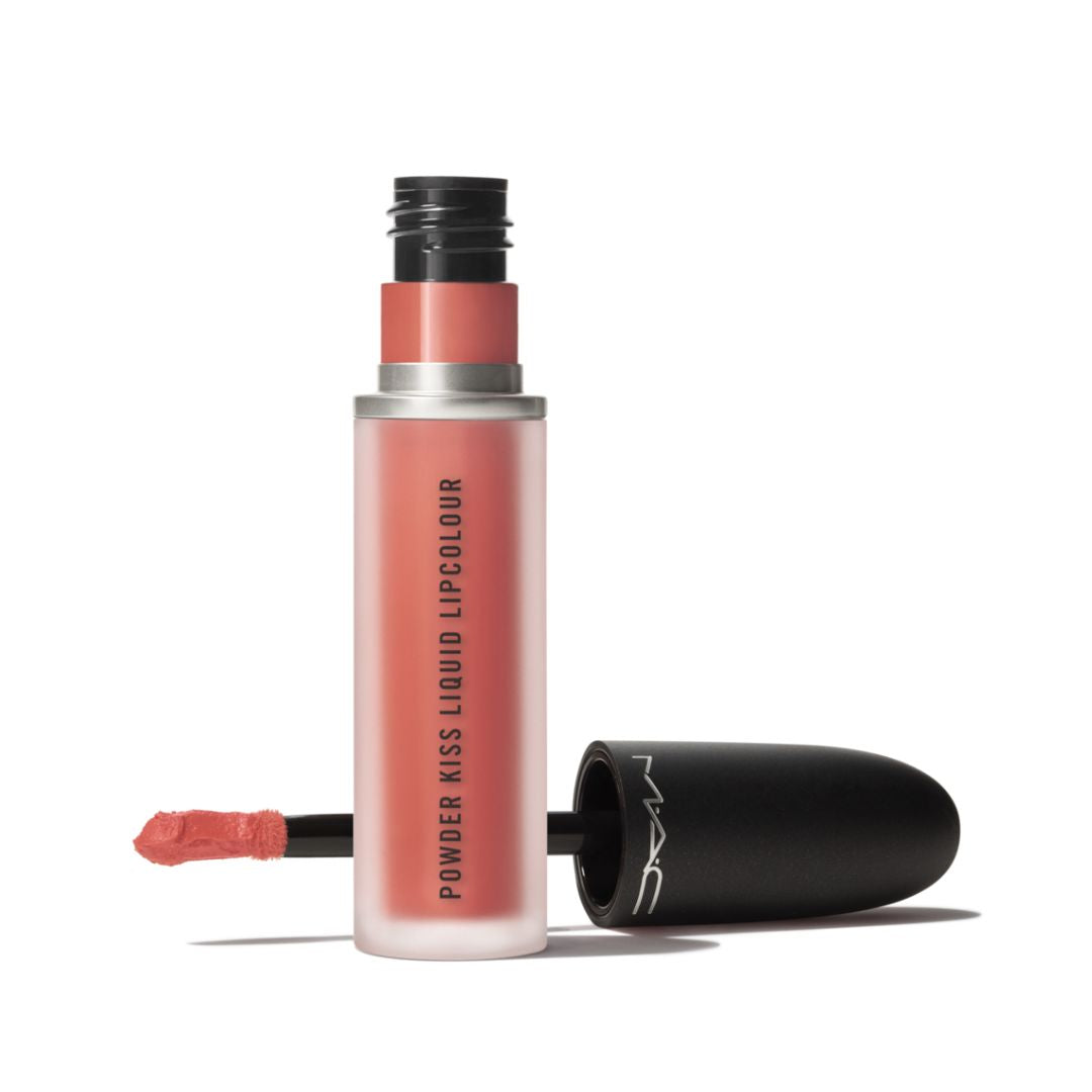 M·A·C Powder Kiss Liquid Lipcolour - שפתון נוזלי בגימור מאט מטושטש ועמידות ל-10 שעות