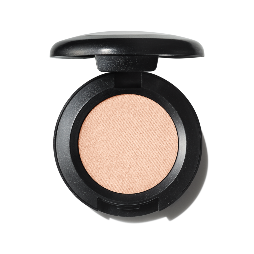 צללית עיניים M·A·C Eye Shadow Frost בגימור פנינתי זוהר ופיגמנט עשיר