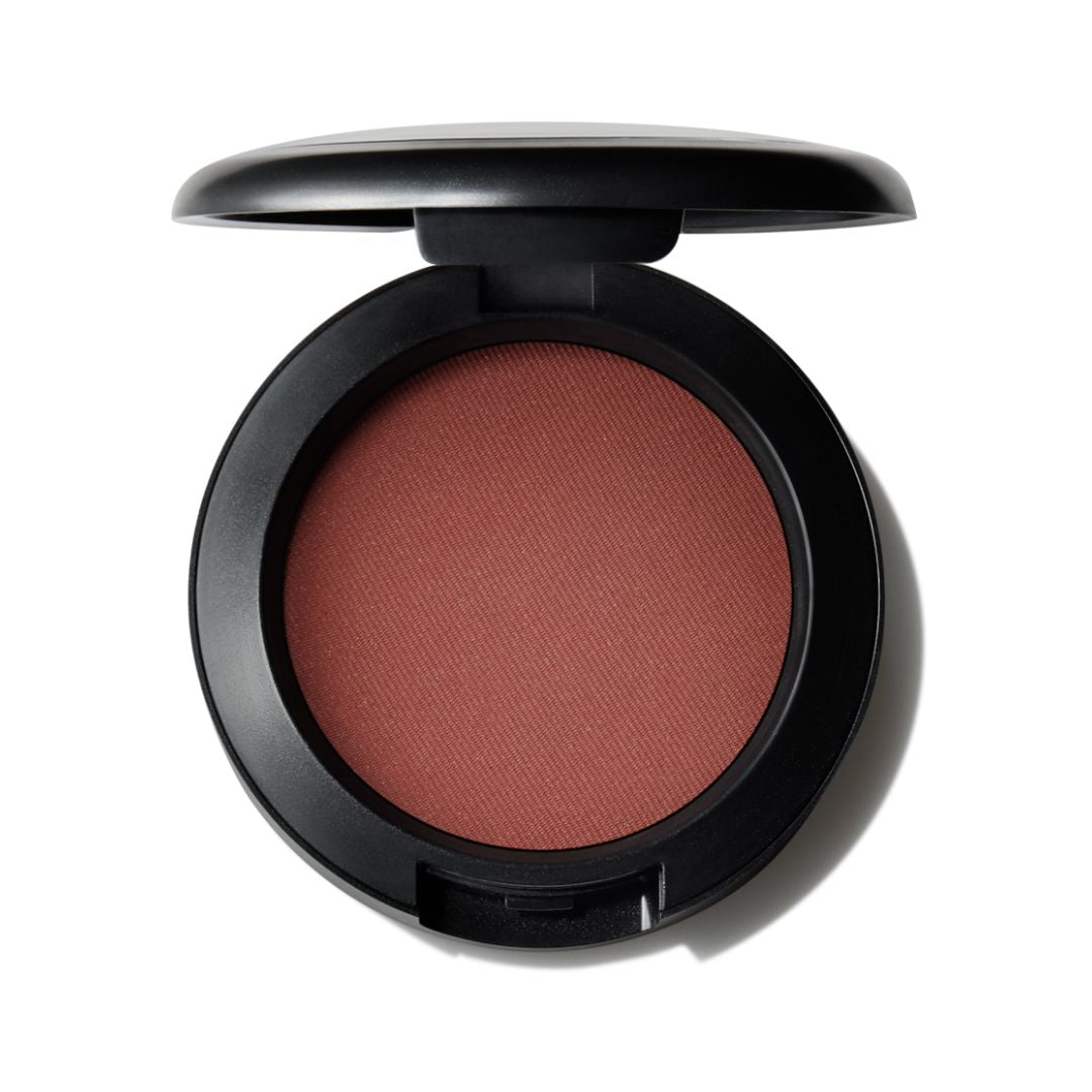 סומק אבן מקצועי M·A·C Powder Blush במגוון גוונים למראה לחיים טבעי ומפוסל