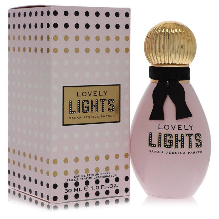 בושם Sarah Jessica Parker Lovely Lights לאישה - או דה פארפם בבקבוק קריסטל וזהב יוקרתי המקרין אצילות של יסמין, גרדניה ומושק חמים.