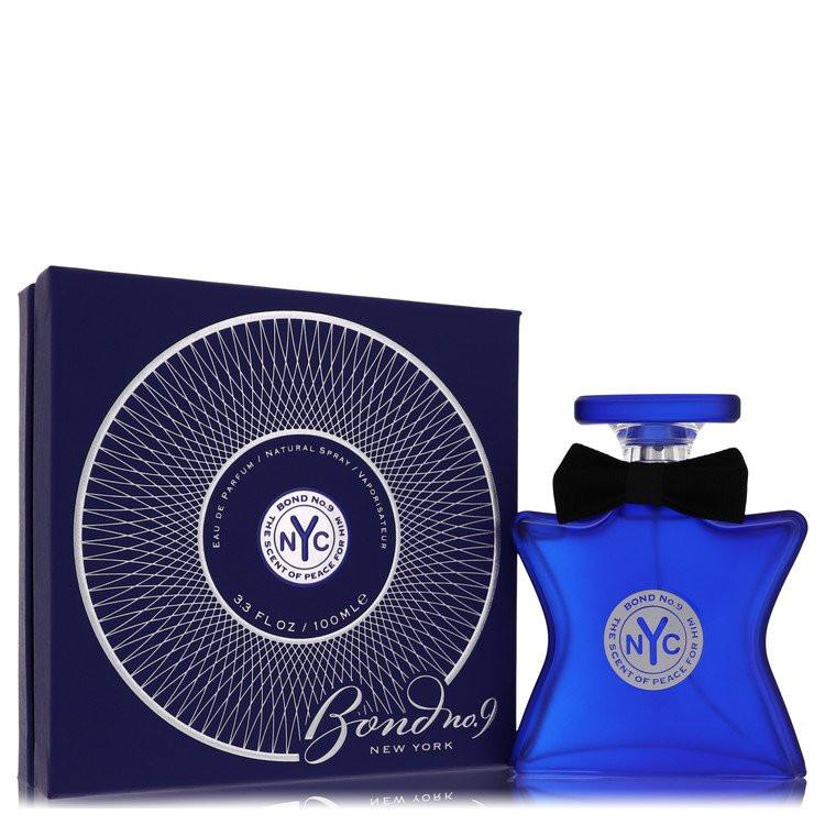 בושם נישה יוקרתי Bond No. 9 The Scent of Peace בבקבוק הכוכב האייקוני בצבע סגול עם איור של יונת שלום