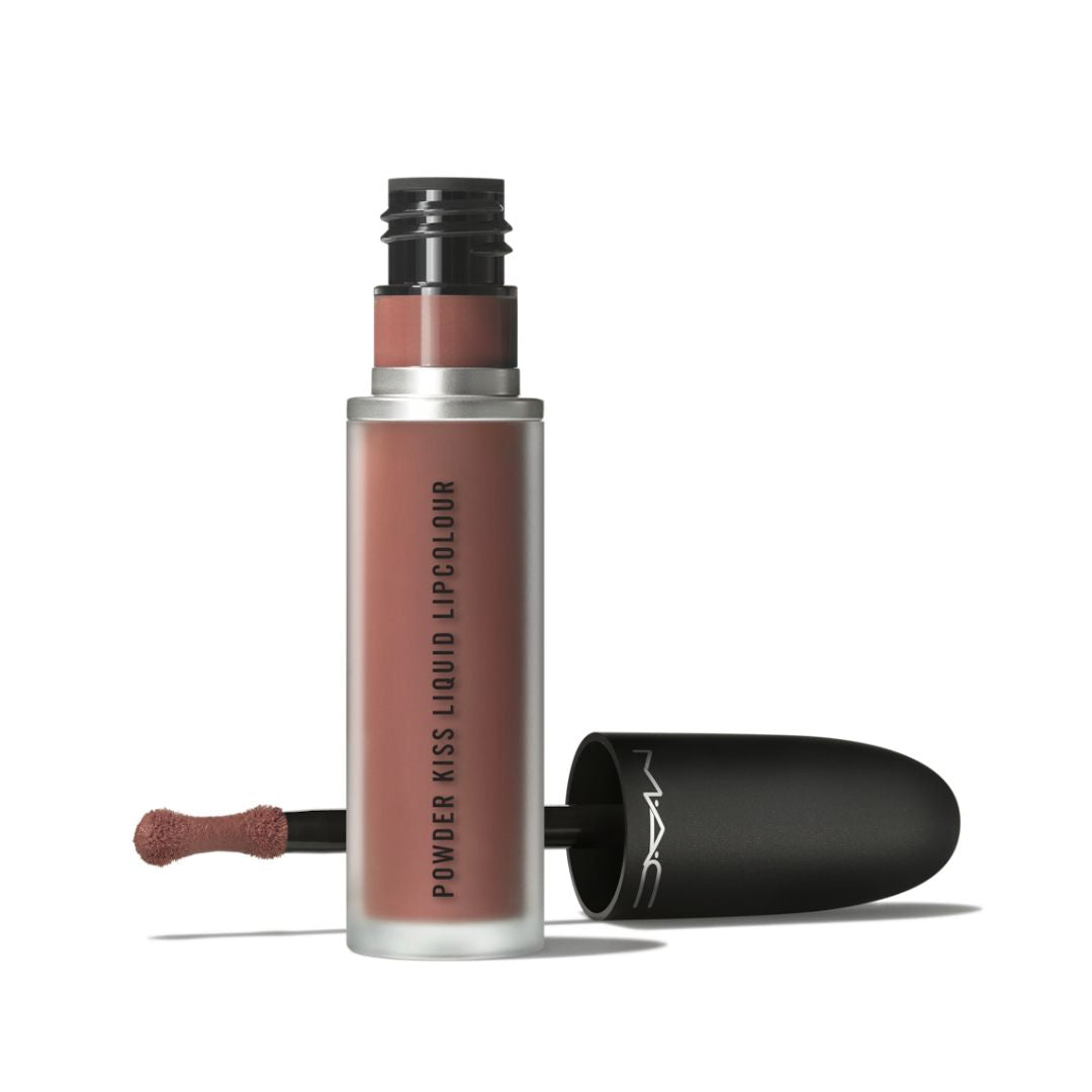 M·A·C Powder Kiss Liquid Lipcolour - שפתון נוזלי בגימור מאט מטושטש ועמידות ל-10 שעות