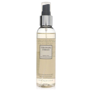 ספריי גוף Vera Wang Embrace Green Tea and Pear Blossom לאישה - ניחוח Fragrance Mist יוקרתי המשלב תה ירוק מרענן, פרחי אגס ומושק בבקבוק ירוק עדין המקרין שלווה וסטייל ניו-יורקי.