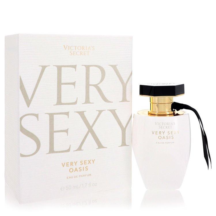 בושם Victoria's Secret Very Sexy Oasis לאישה - אדל פרפיום יוקרתי המשלב טוברוז לבן, קמליה ופריחת תפוז בבקבוק ירוק אמרלד המקרין רעננות בוטנית וביטחון עצמי מודרני.
