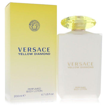 תחליב גוף מבושם Versace Yellow Diamond לאישה - מוצר טיפוח יוקרתי המשלב רעננות לימון סיציליאני ופריחת תפוז להזנה מאירה ורכה בסטייל ורסאצ'ה.